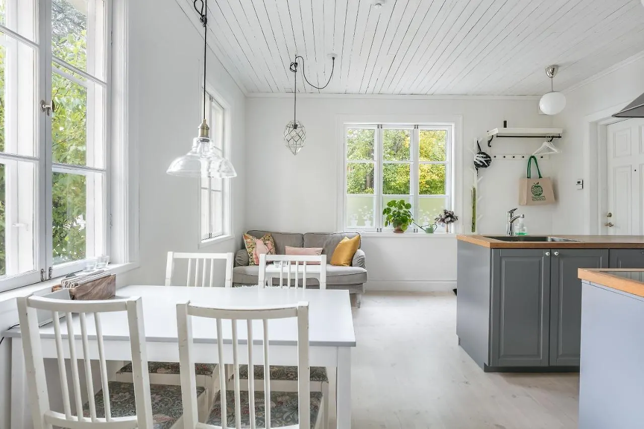Peaceful, Picturesque Lake & Forest Retreat Stockholm Schweden