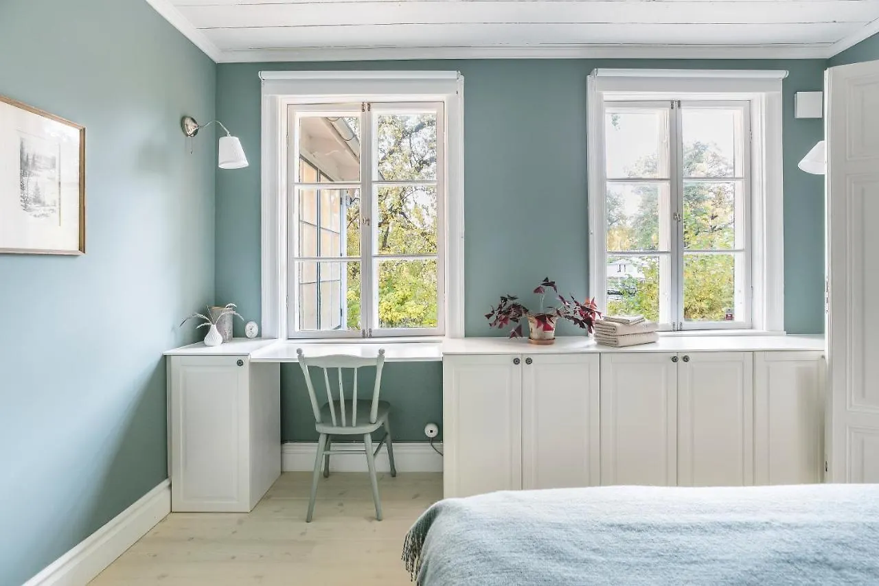 Peaceful, Picturesque Lake & Forest Retreat Stockholm