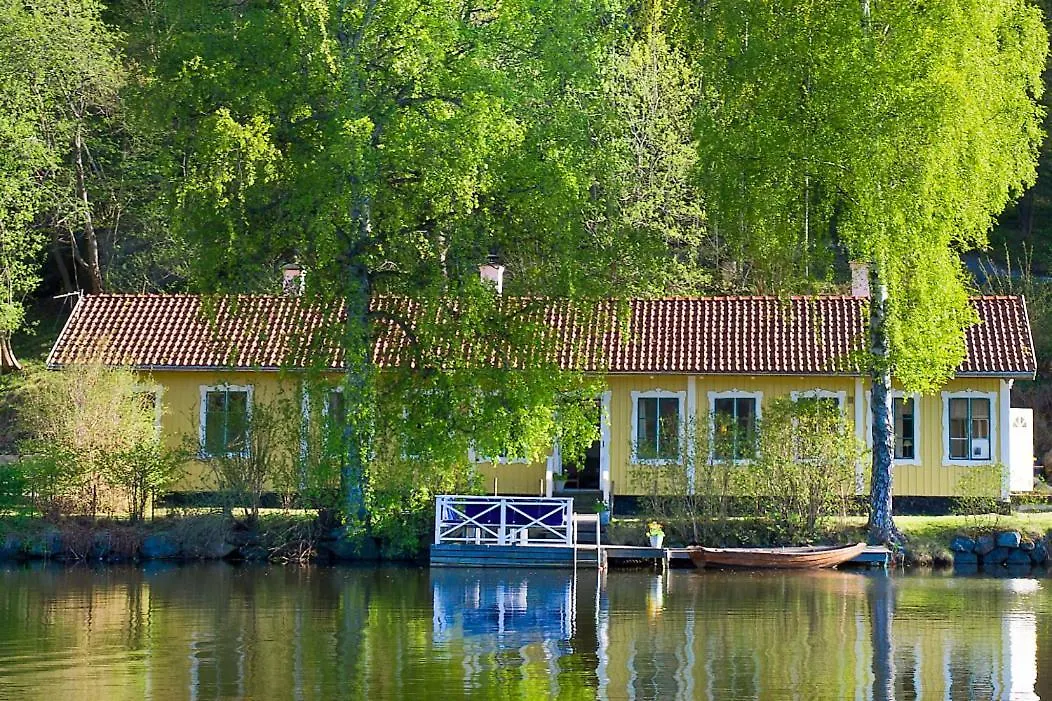Peaceful, Picturesque Lake & Forest Retreat Стокгольм Швеция